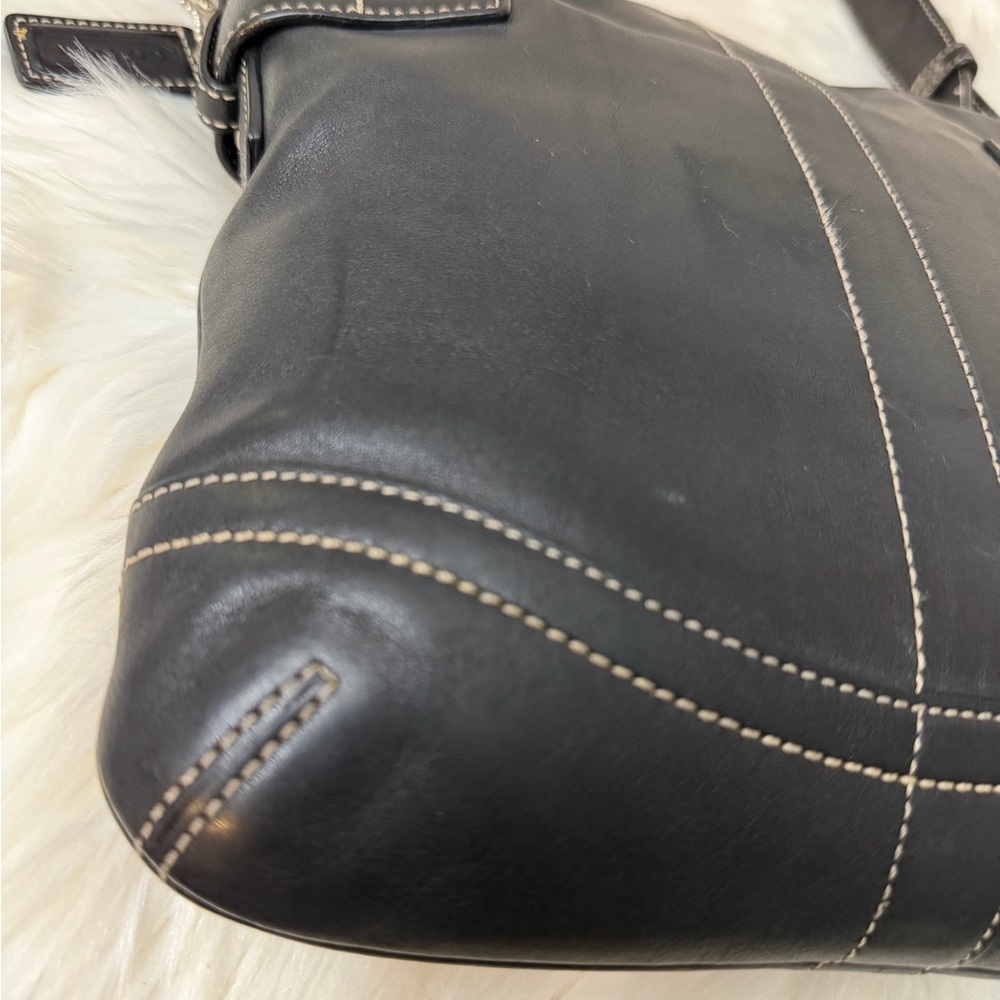 Vintage Coach#1453 Black Leather Shoulder Bag with Buckle Details - Picture 6 of 11